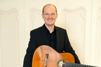 Maximilian Mangold: Gitarre trifft Laute