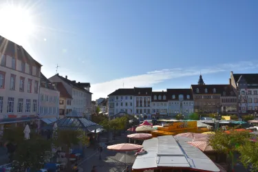 Wochenmarkt auf dem Landauer Rathausplatz