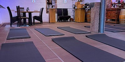 Yoga im Gewölbekeller