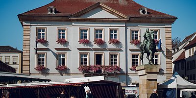 Wochenmarkt auf dem Landauer Rathausplatz