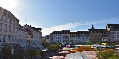 Wochenmarkt auf dem Landauer Rathausplatz